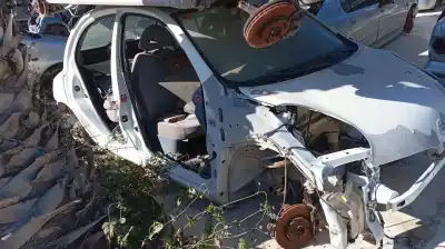 Veículo de Sucata nissan micra (k12e) acenta do ano 2003 alimentado cr12