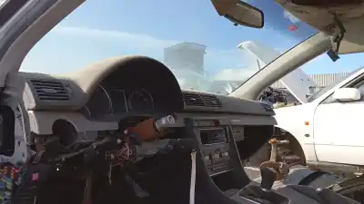 Veículo de Sucata audi a4 b6 (8e2) 2.0 do ano 2002 alimentado alt