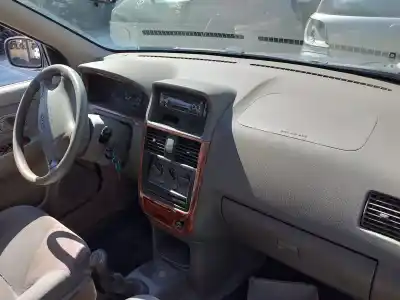 Veículo de Sucata kia carens 1.8 monovolumen do ano 2002 alimentado tb