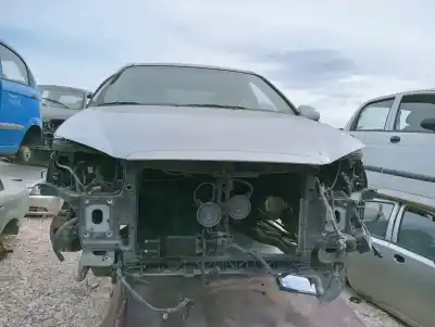 Veículo de Sucata kia cerato 2.0 ex crdi berlina do ano 2004 alimentado d4ea