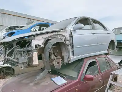 Veículo de Sucata kia cerato 2.0 ex crdi berlina do ano 2004 alimentado d4ea