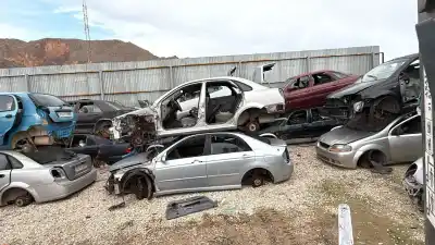 Veículo de Sucata kia cerato 2.0 ex crdi berlina do ano 2004 alimentado d4ea