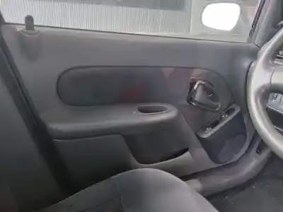 Здавання транспортного засобу renault clio ii fase i (b/cbo) 1.2 року 2000 потужний d7f d7