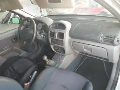 Здавання транспортного засобу renault clio ii fase ii (b/cb0) base authentique 75 cv / 55 kw року 2001 потужний d4fb7