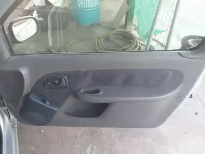 Здавання транспортного засобу renault clio ii fase ii (b/cb0) base authentique 75 cv / 55 kw року 2001 потужний d4fb7