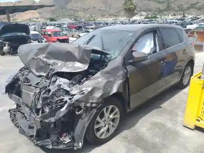 Veículo de Sucata toyota auris hybrid feel  edition do ano 2001 alimentado 2zr-fxe