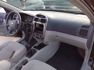 Veicolo di demolizione KIA CERATO 2.0 EX CRDi Berlina dell'anno 2005 alimentato D4EA