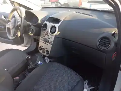 Здавання транспортного засобу opel corsa d cmon року 2010 потужний a12xer