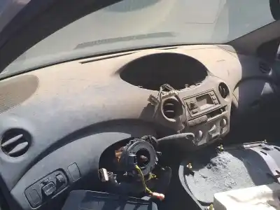 Véhicule à la ferraille toyota yaris (ncp1/nlp1/scp1) 1.3 expo de l'année 2005 alimenté 2szfe