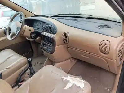 Здавання транспортного засобу chrysler voyager (gs) 2.5 td року 1998 потужний 