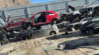 Véhicule à la ferraille opel corsa d ´´111 years´´ de l'année 2012 alimenté a12xer