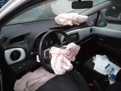 Veículo de Sucata toyota yaris hsd city do ano 2014 alimentado 1nzfxe