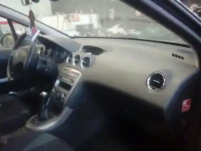 Veículo de Sucata peugeot 308 confort do ano 2010 alimentado 9hx