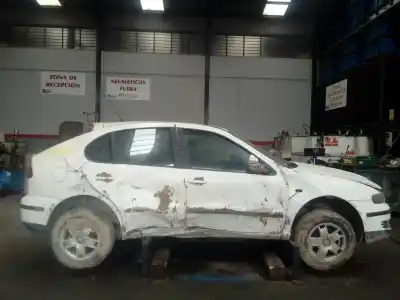 Sloopvoertuig SEAT LEON (1M1) Signo van het jaar 2001 aangedreven ALH