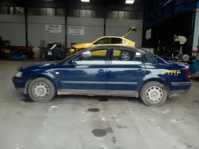 Vehículo de desguace VOLKSWAGEN PASSAT BERLINA (3B2) Básico del año 1999 con motor AHU