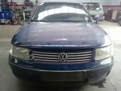 Veículo de Sucata volkswagen passat berlina (3b2) básico do ano 1999 alimentado ahu