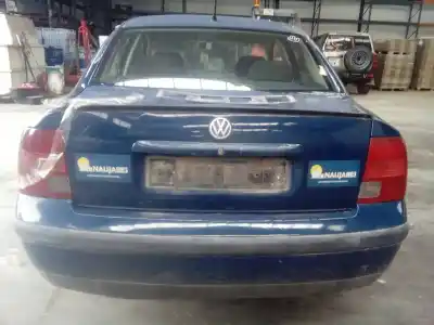 Veículo de Sucata volkswagen passat berlina (3b2) básico do ano 1999 alimentado ahu