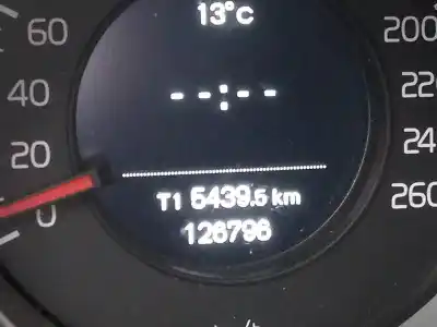 Veículo de Sucata volvo v40 momentum do ano 2016 alimentado d4204t8