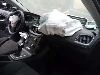 Veículo de Sucata volvo v40 momentum do ano 2016 alimentado d4204t8