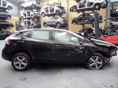 Veículo de Sucata volvo v40 momentum do ano 2016 alimentado d4204t8