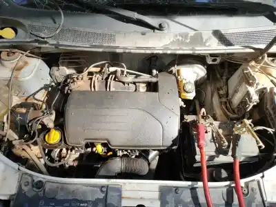 Veículo de Sucata dacia sandero ambiance do ano 2014 alimentado d4f732