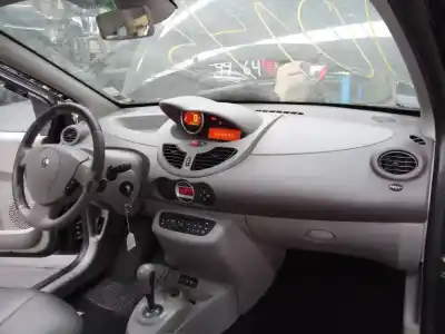 Sloopvoertuig renault twingo dynamique van het jaar 2010 aangedreven d4f772