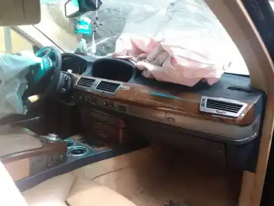 Veicolo di demolizione bmw serie 7 (e65/e66) 730d dell'anno 2002 alimentato m57n2306d2