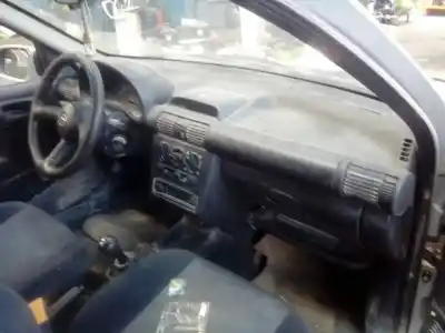 Veicolo di demolizione opel corsa b 1.7 diesel dell'anno 1998 alimentato x17d