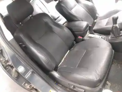 Veículo de Sucata toyota avensis wagon (t25) 2.0 d-4d sol do ano 2004 alimentado 1cdftv