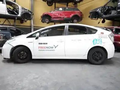 Sloopvoertuig toyota prius (nhw30) plug-in hybrid advance van het jaar 2015 aangedreven 2zrfxe