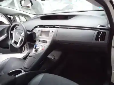 Sloopvoertuig toyota prius (nhw30) plug-in hybrid advance van het jaar 2015 aangedreven 2zrfxe