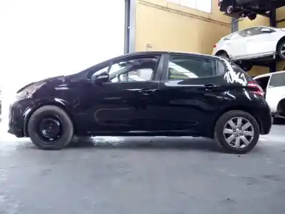 Veículo de Sucata PEUGEOT 208 Access do ano 2014 alimentado 8HR