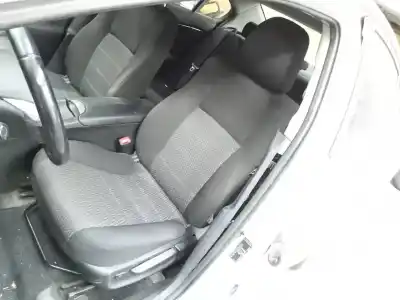 Sloopvoertuig toyota avensis (t27) advance van het jaar 2014 aangedreven 2adftv