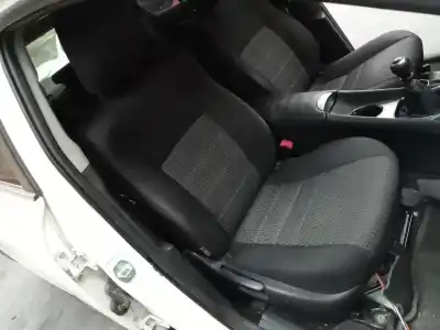 Sloopvoertuig toyota avensis (t27) advance van het jaar 2014 aangedreven 2adftv