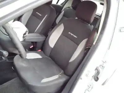 Vehicul casat dacia sandero stepway al anului 2014 alimentat h4b400