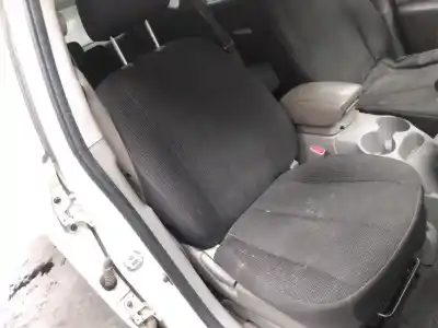 Здавання транспортного засобу kia carens (un) active року 2011 потужний d4fb