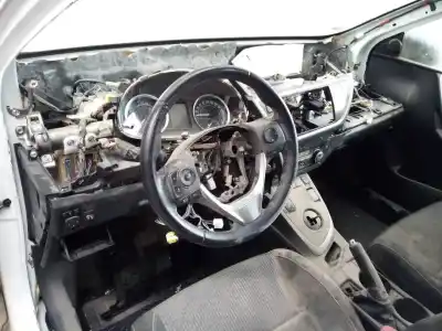 Vehicul casat toyota auris (_e18_) 1.8 hybrid (zwe186_) al anului 2012 alimentat 2zrfxe