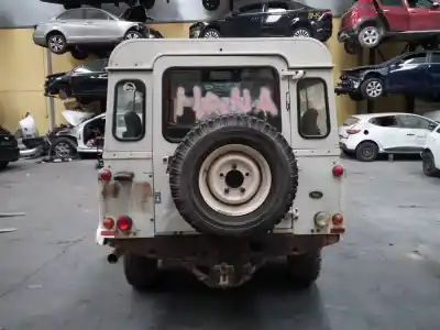 Véhicule à la ferraille land rover defender (ld) 2.5 td5 de l'année 2002 alimenté 