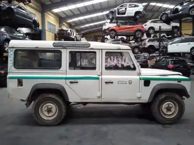 Véhicule à la ferraille land rover defender (ld) 2.5 td5 de l'année 2002 alimenté 