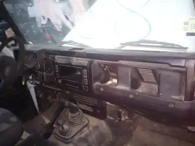 Véhicule à la ferraille land rover defender (ld) 2.5 td5 de l'année 2002 alimenté 