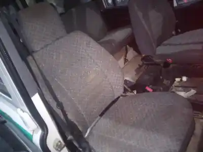 Véhicule à la ferraille land rover defender (ld) 2.5 td5 de l'année 2002 alimenté 