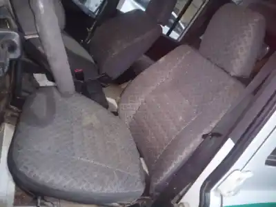 Véhicule à la ferraille land rover defender (ld) 2.5 td5 de l'année 2002 alimenté 