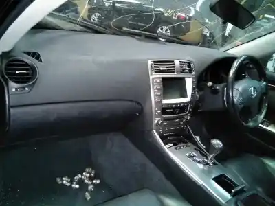 Vehicul casat lexus is200 2.5 v6 al anului 2010 alimentat 4grfse