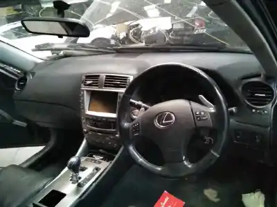 Vehicul casat lexus is200 2.5 v6 al anului 2010 alimentat 4grfse