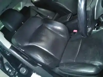 Vehicul casat lexus is200 2.5 v6 al anului 2010 alimentat 4grfse