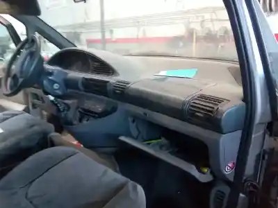 Véhicule à la ferraille peugeot 806 2.0 hdi de l'année 0 alimenté rhzdw10ated
