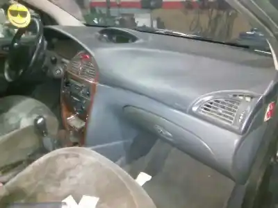 Véhicule à la ferraille citroen c5 berlina 2.0 hdi de l'année 2003 alimenté rhz