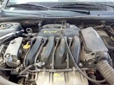 Véhicule à la ferraille renault laguna 2.0 16v de l'année 2000 alimenté f4rf7