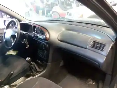 Veicolo di demolizione ford mondeo berlina 2.0 16v dell'anno 1998 alimentato nga