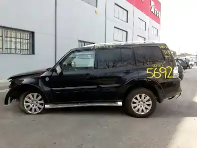 Veicolo di demolizione mitsubishi montero (v80/v90) 3.2 di-d edition 25 dell'anno 2009 alimentato 4m41